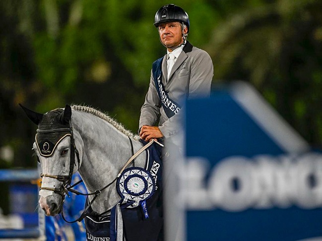 Luiz Felipe de Azevedo Filho com Sierra du Piedroux Z fatura GP World Cup, em Emirados rabes Unidos